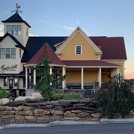 Hotel Magnetic Hill Winery à Moncton Extérieur photo