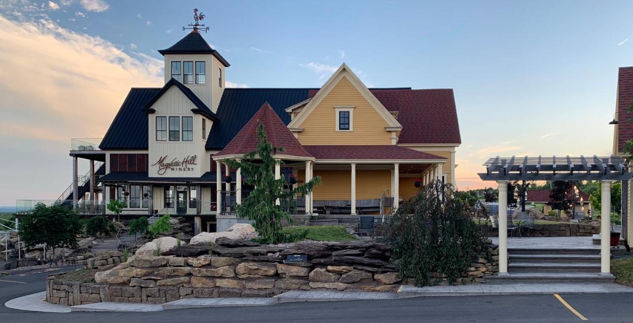 Hotel Magnetic Hill Winery à Moncton Extérieur photo