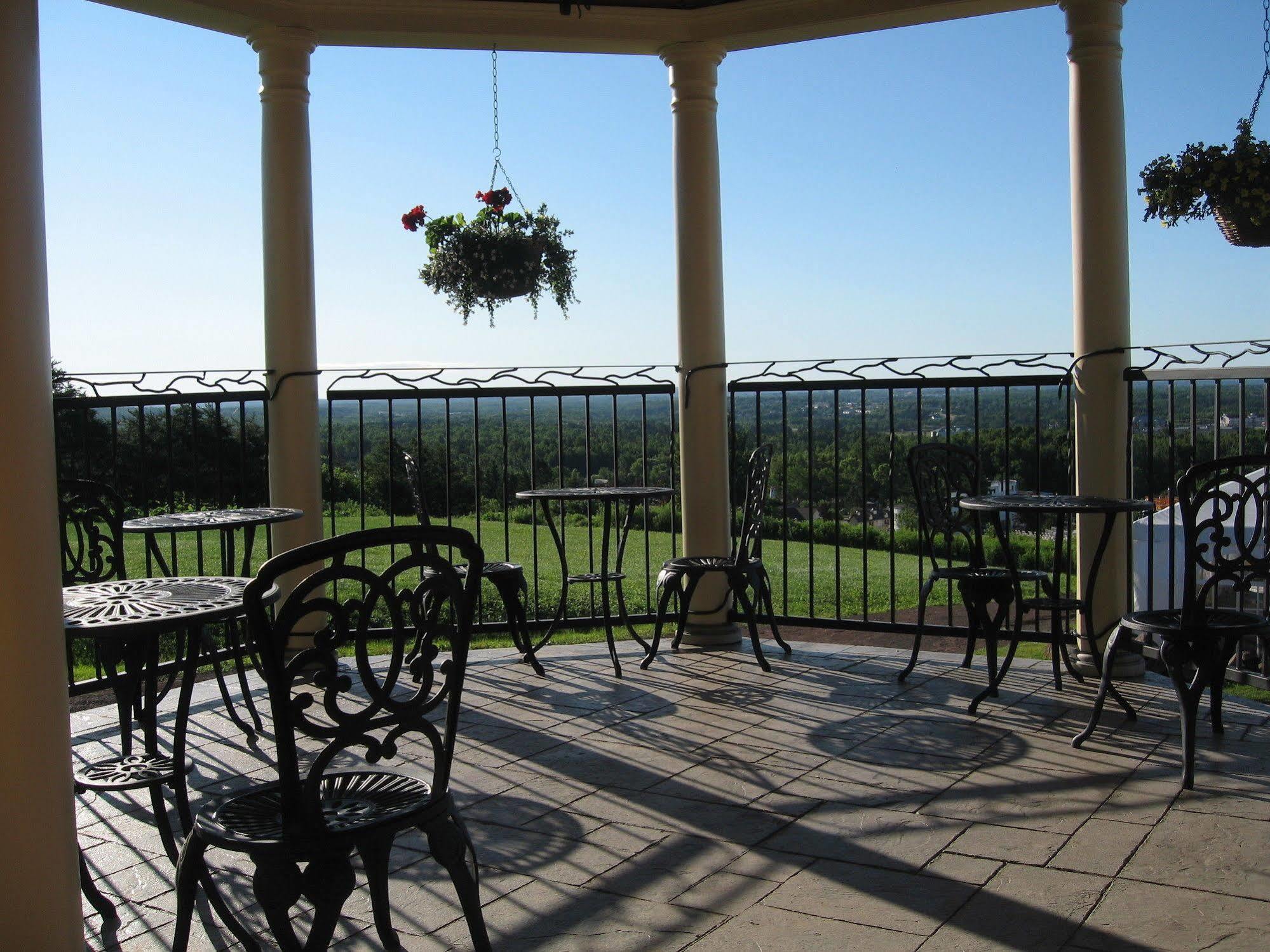 Hotel Magnetic Hill Winery à Moncton Extérieur photo